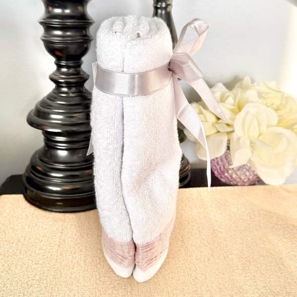 NWT Set of 2 Shimmering Christmas Tree Turkish Bathroom Hand Towels - Picture 7 of 10